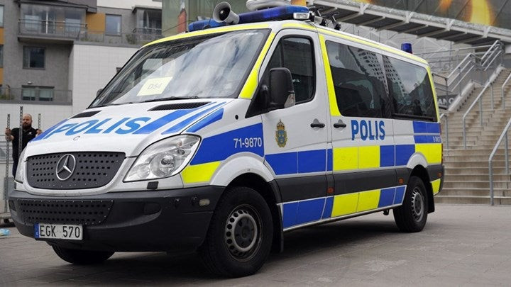 Τρόμος στη Στοκχόλμη – Κλεμμένο το φορτηγάκι που έπεσε πάνω σε αυτοκίνητα (βίντεο)
